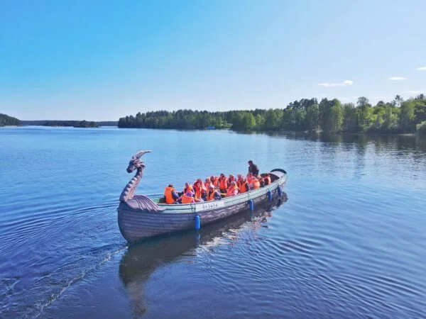 Сквозь водопады и века: Хаски, драккар и форель на ладожских берегах