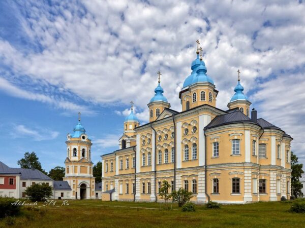 Тишина для души: насыщенный день на острове Коневец