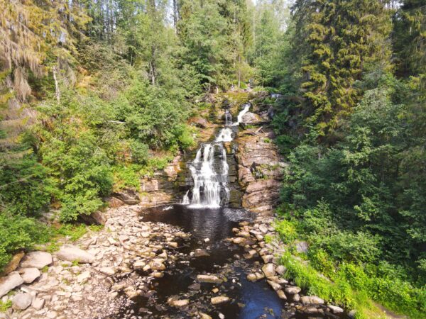 Карельский отдых: сафари к водопадам и тайны древних сокровищ