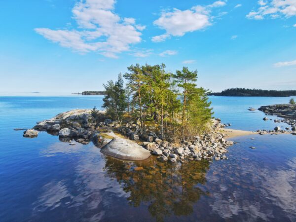 Летний удивительный мир Карелии на 4 дня: Водная прогулка к Ладожским шхерам